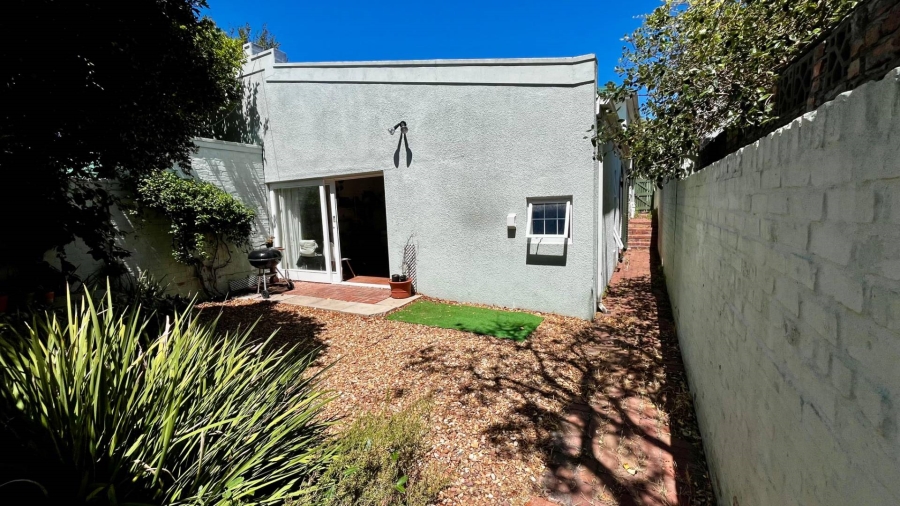 To Let 2 Bedroom Property for Rent in Observatory Western Cape